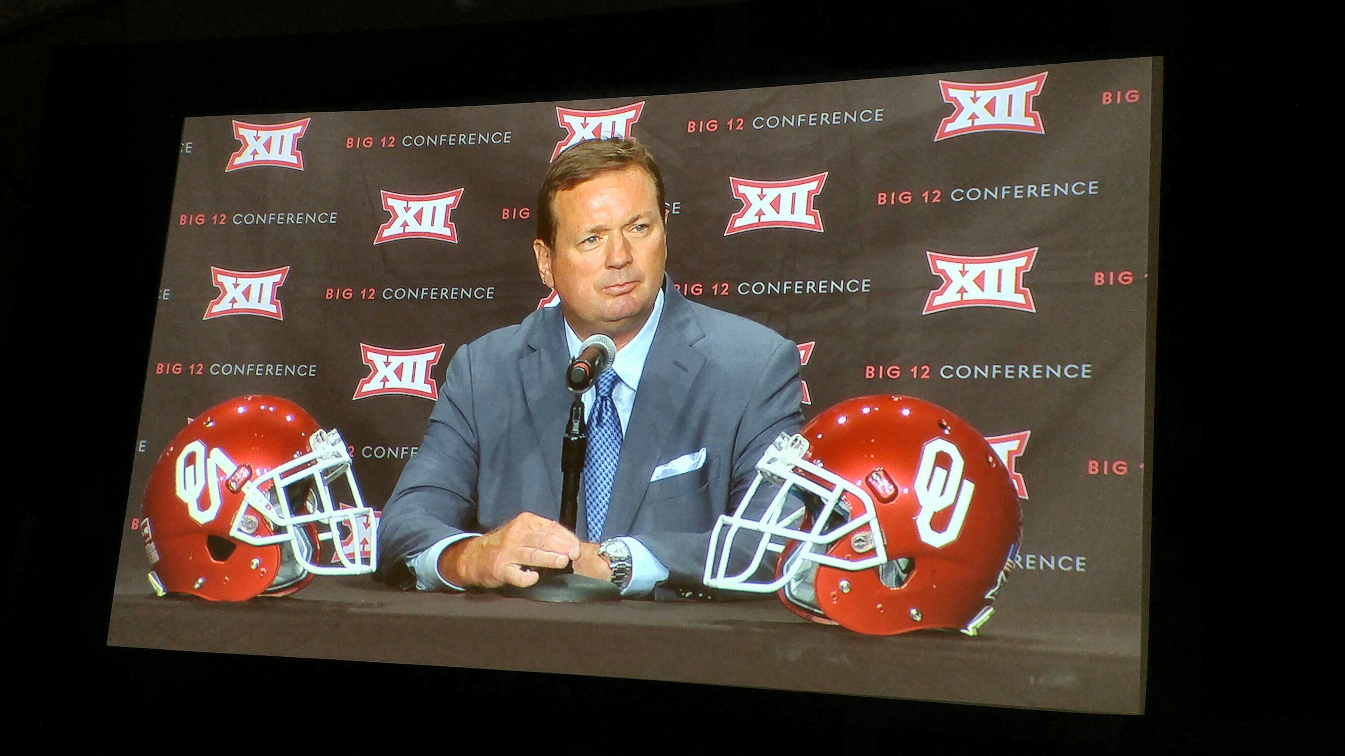 Bob Stoops podium TV